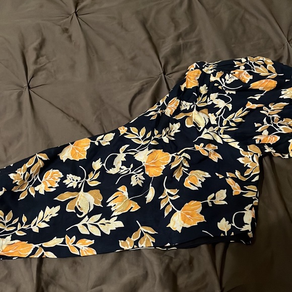 Beautiful piece skirt/off shoulder top, never worn. - Picture 4 of 7